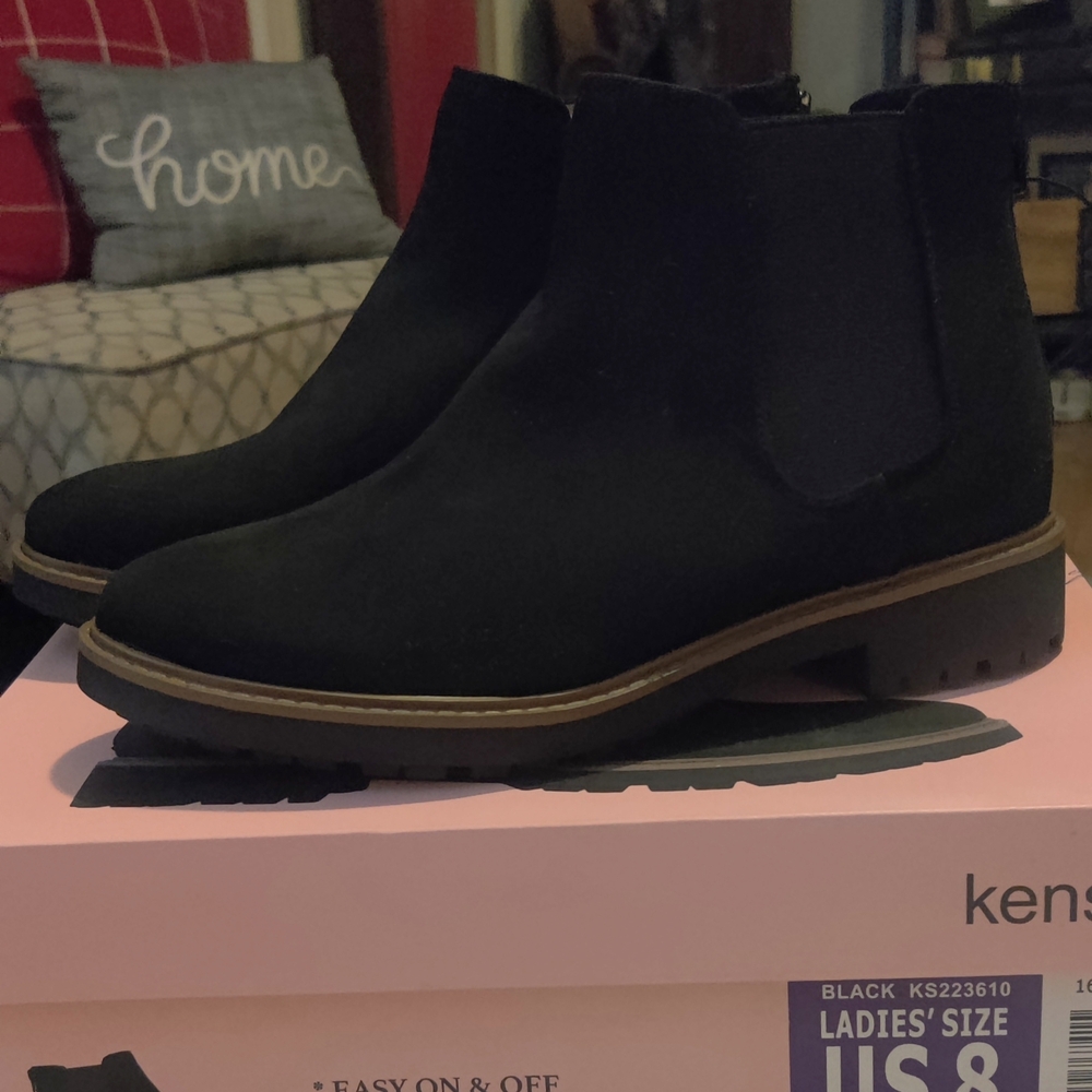 Kensie Women's Black Sandor Chelsea Boots - Picture 7 of 9